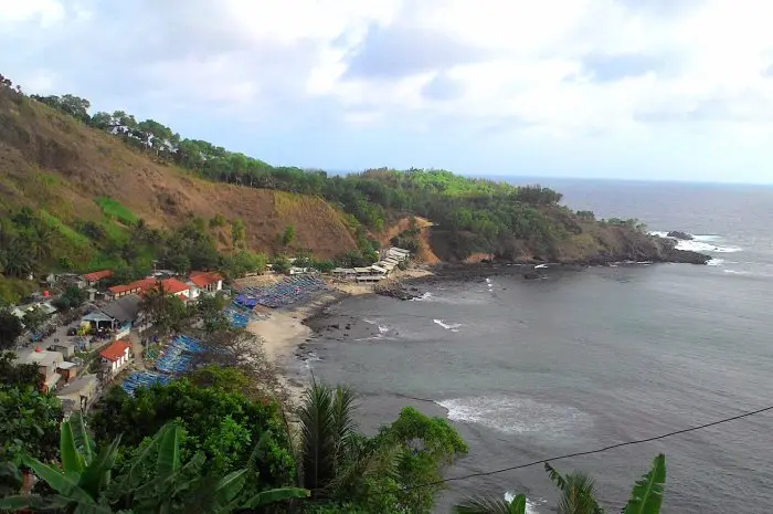 Take a Peek at the Charm of Kebumen's Menganti Beach, a Hidden Maritime Paradise in Southern Java